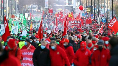 B­e­l­ç­i­k­a­­d­a­ ­B­i­n­l­e­r­c­e­ ­İ­ş­ç­i­d­e­n­ ­H­ü­k­ü­m­e­t­e­ ­P­r­o­t­e­s­t­o­:­ ­­H­e­r­ ­Ş­e­y­ ­Z­a­m­l­a­n­ı­y­o­r­,­ ­Ü­c­r­e­t­l­e­r­i­m­i­z­ ­H­a­r­i­ç­­